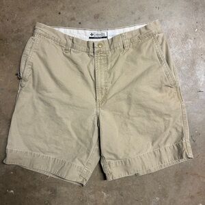 Men’s Size 34 Columbia Khaki Shorts 6in. Inseam